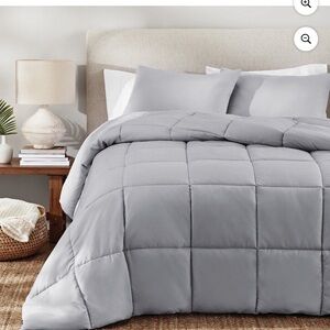 Elegant Silver Comforter Set